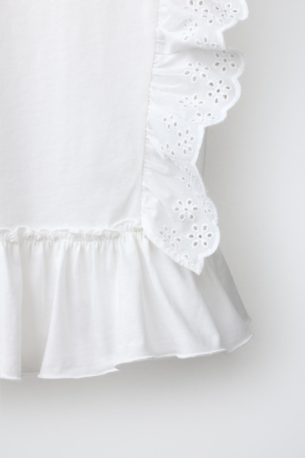 CAMISETA BORDADO SUIZO / Blanco