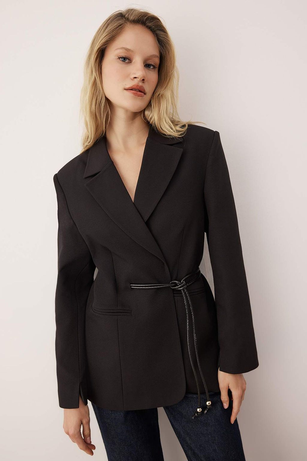 Vucut Secmeyen Siyah Ayarlanabilir Tunelli Blazer Ceket TWOAW26BC00034 - Trendyolmilla фото 3