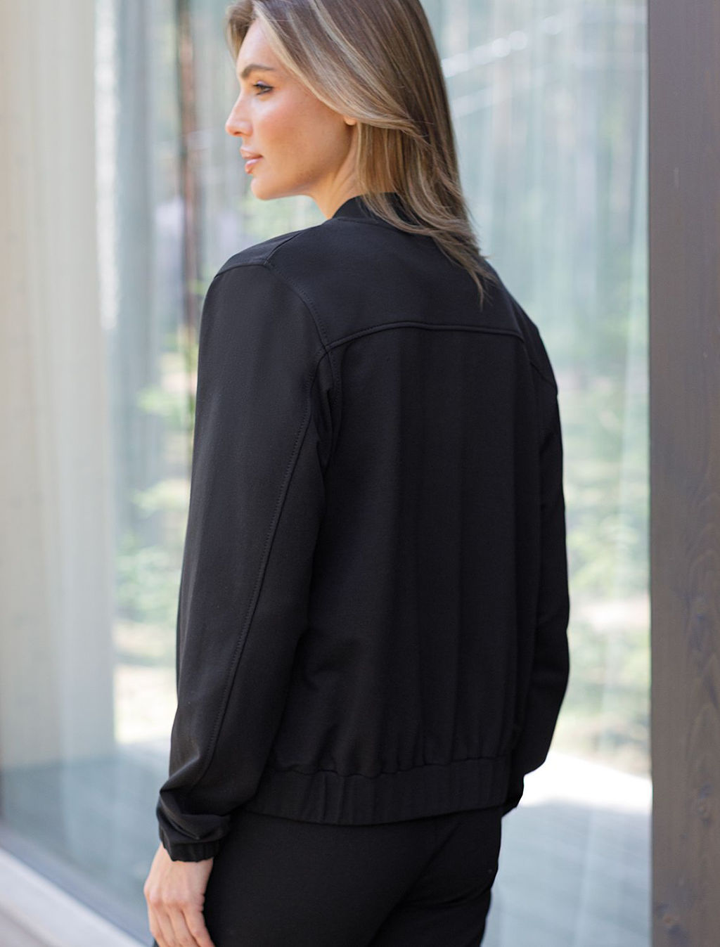 D49.015 Джемпер женский черный