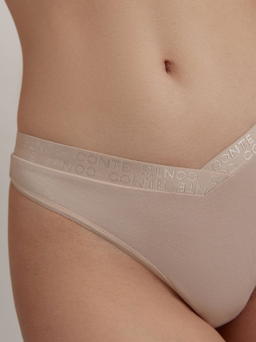 CONTE FLEXIBLE LBR 2238 Трусы бразилиана с V-образной линией талии и фигурным вырезом light almond - Conte elegant фото 3