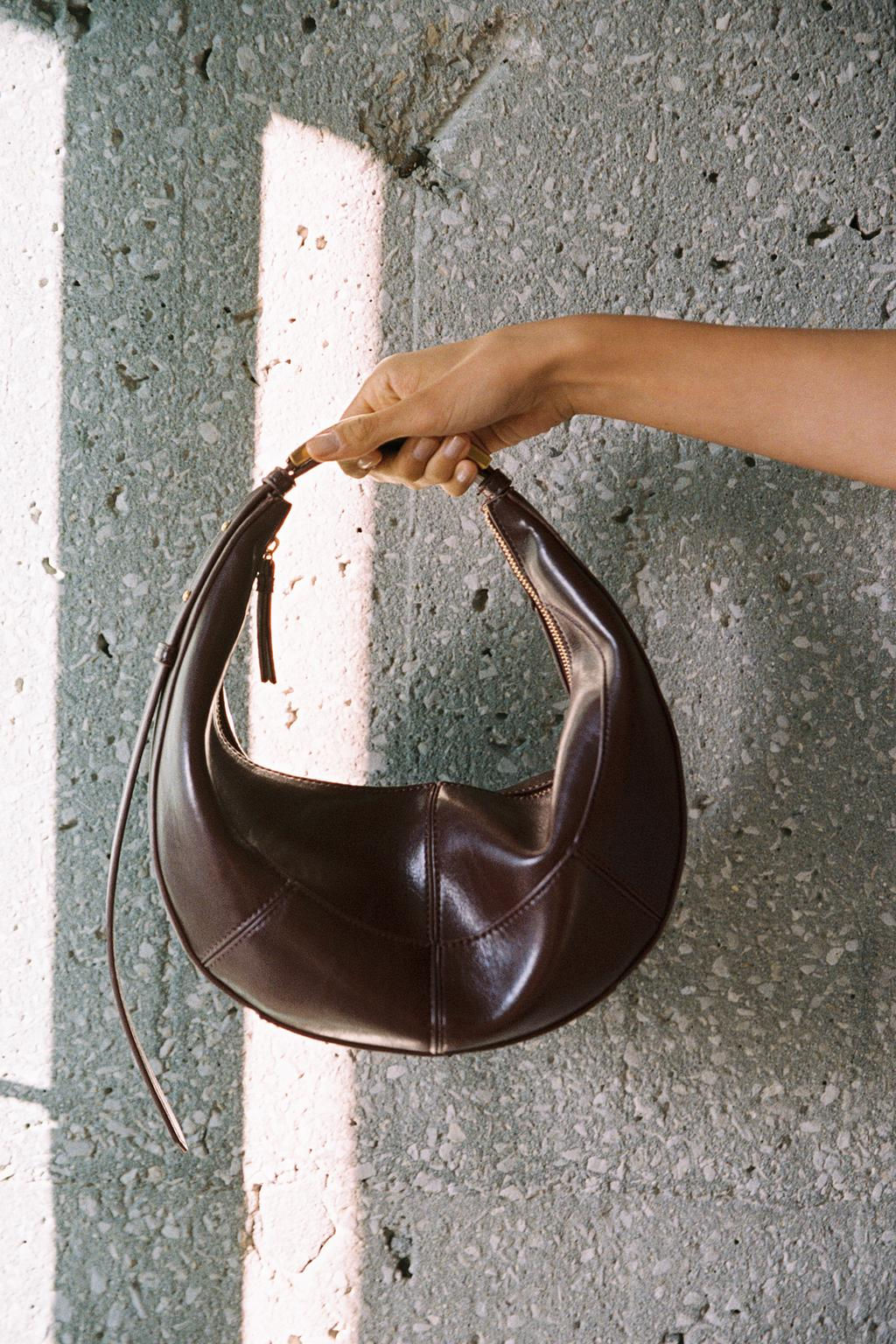 OVAL BAG WITH METAL STRAP - Zara фото 10