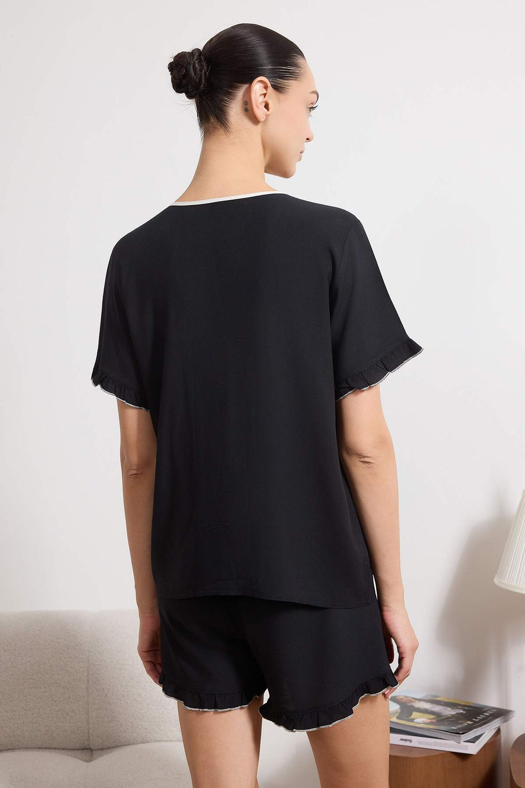 Ekru F?rf?r, Kurdele/Fiyonk ve Biye Detayl? Viskon Dokuma Pijama Tak?m? THMSS26PT00035 - Trendyolmilla фото 4