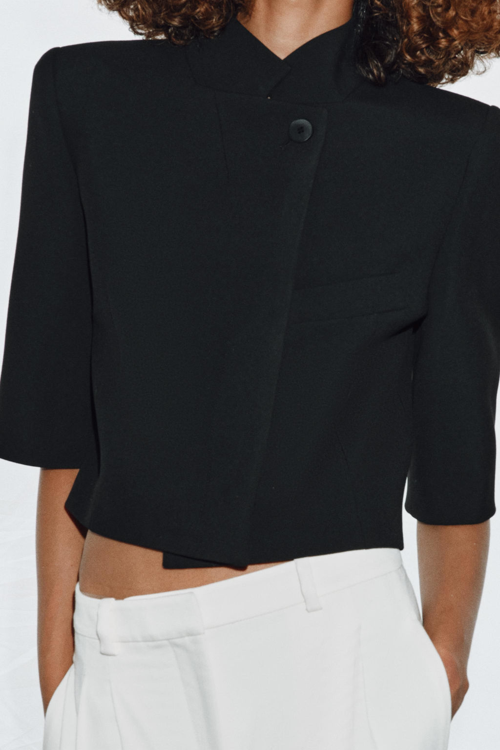 BLAZER CROPPED MANGA CORTA ZW COLLECTION / Negro - Zara фото 2