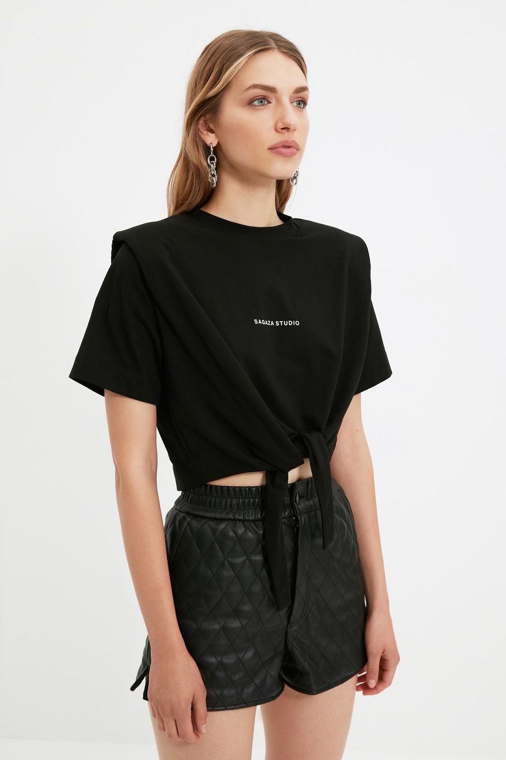 TRENDYOLMILLA X Sagaza Studio Siyah Sloganl? Orme T-Shirt TPRAW22TS0214  фото 5