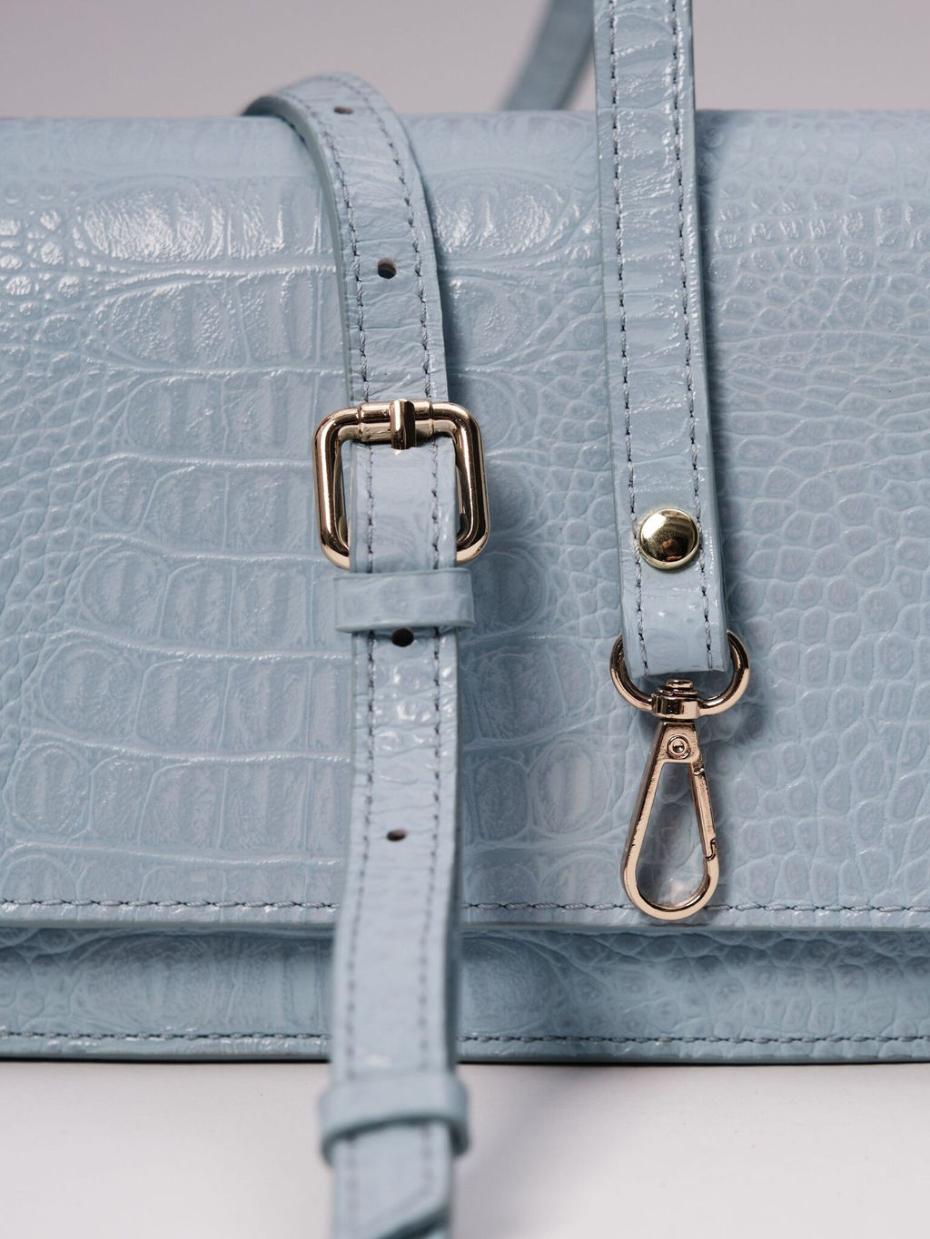 Сумка кожаная багет Deboro 30138 голубая вода