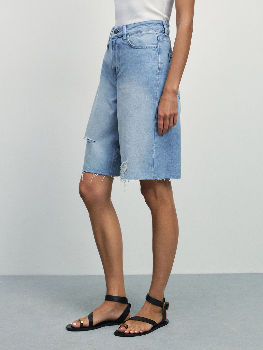 Джинсовые шорты-бермуды с разрывами / Zarina  фото 4