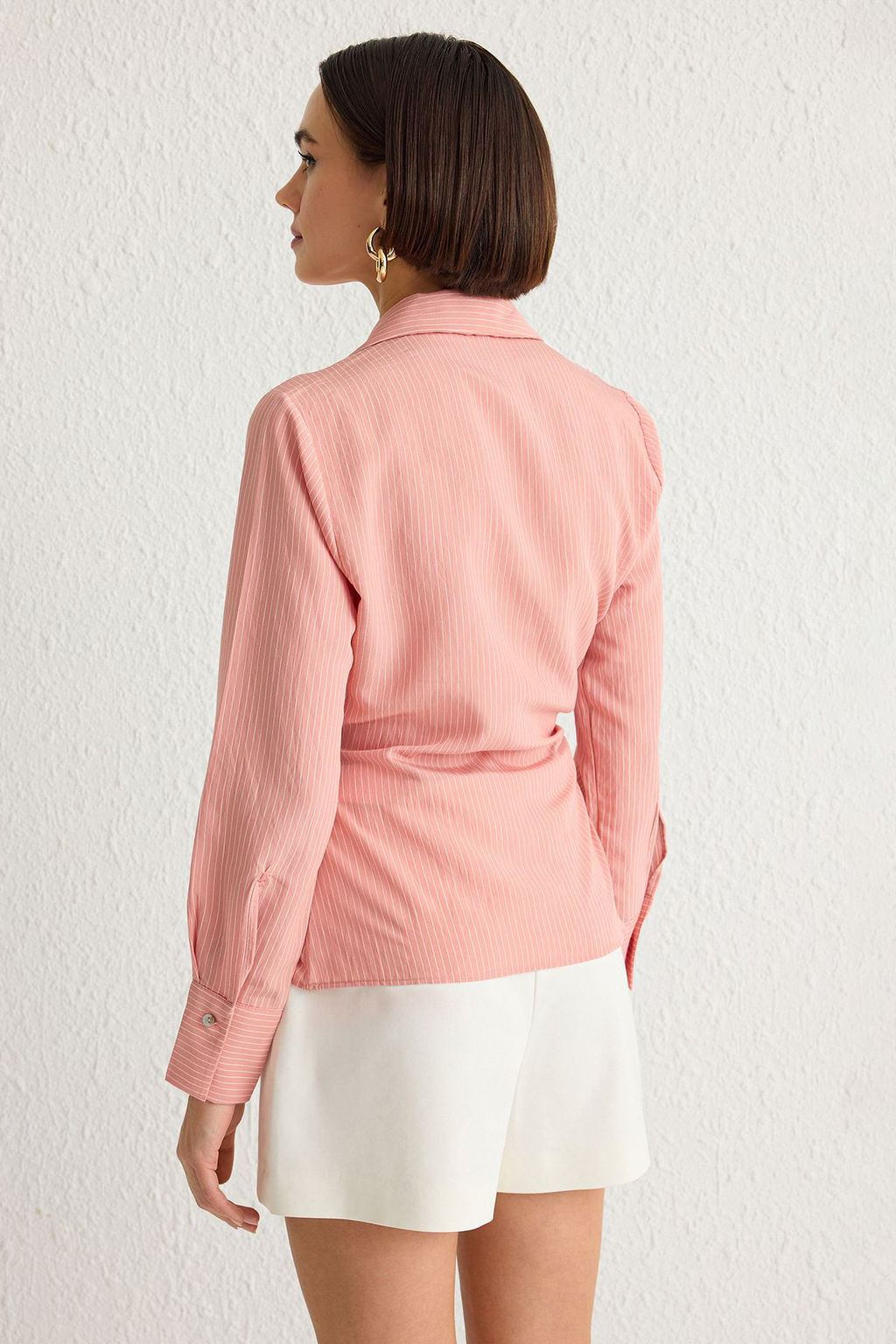 Pembe Cizgili Baglama Detayl? Regular Normal Kal?p Dokuma Gomlek TWOSS25GO00036 - Trendyolmilla фото 5