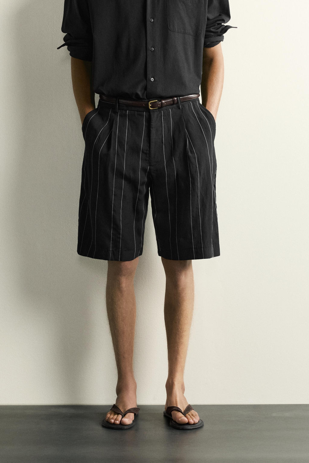 BERMUDA RELAXED FIT PLIEGUES RAYAS / Negro - Zara фото 2