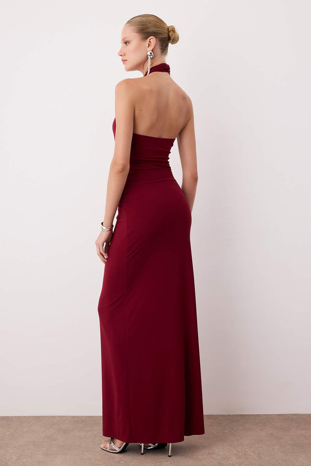 TRENDYOLMILLA Kahverengi Akseuar Detayl? Orme Uzun S?k Abiye Elbise TPRSS25AE00014 фото 9