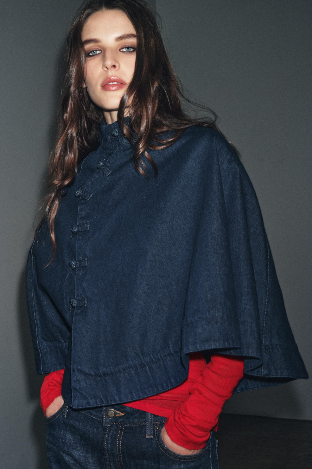 DENIM CAPE WITH TOGGLES - Zara фото 5