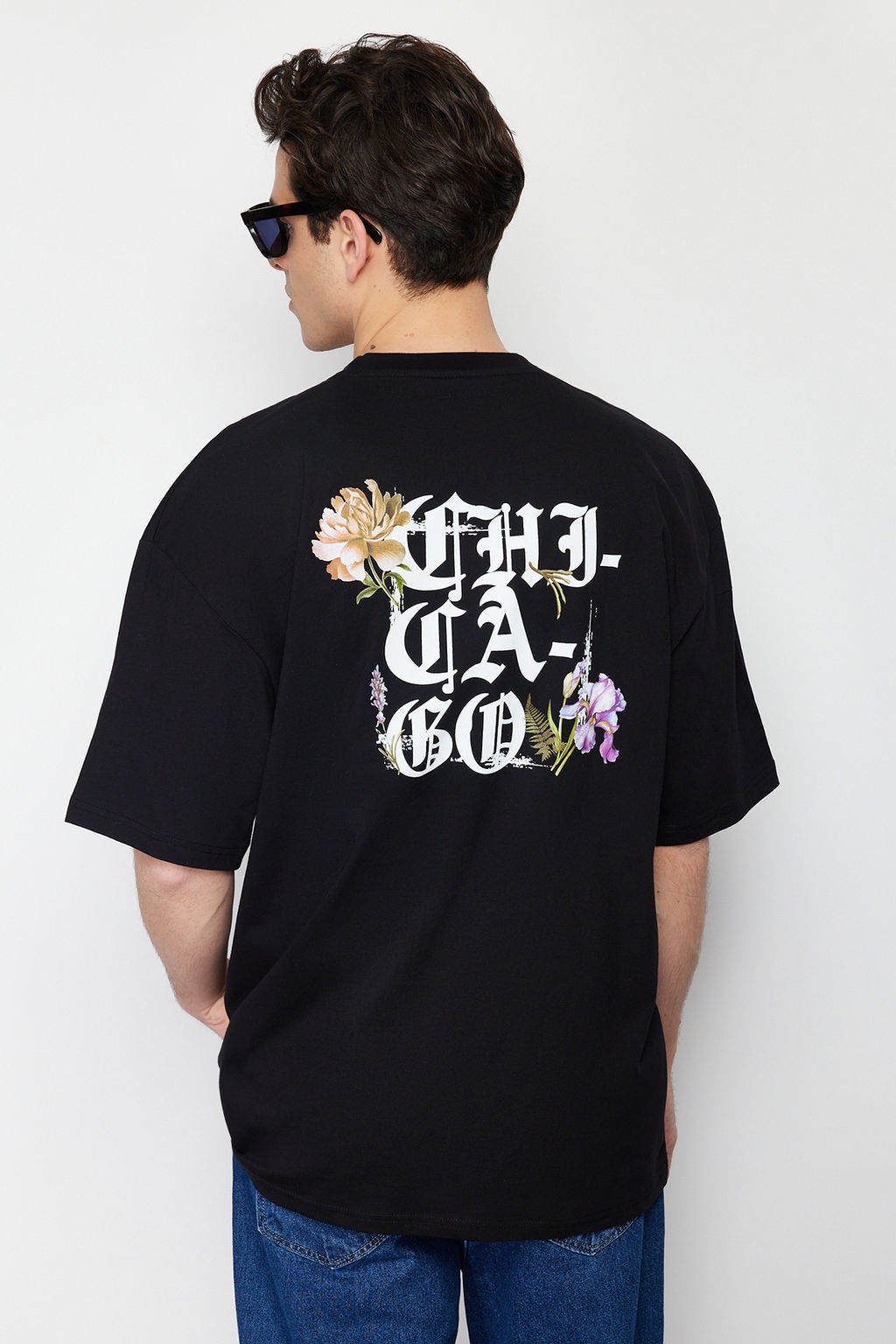 Siyah Oversize/Genis Kesim Chicago Sehir Bask?l? %100 Pamuklu K?sa Kol T-Shirt TMNSS24TS00167 - Trendyolmilla фото 5