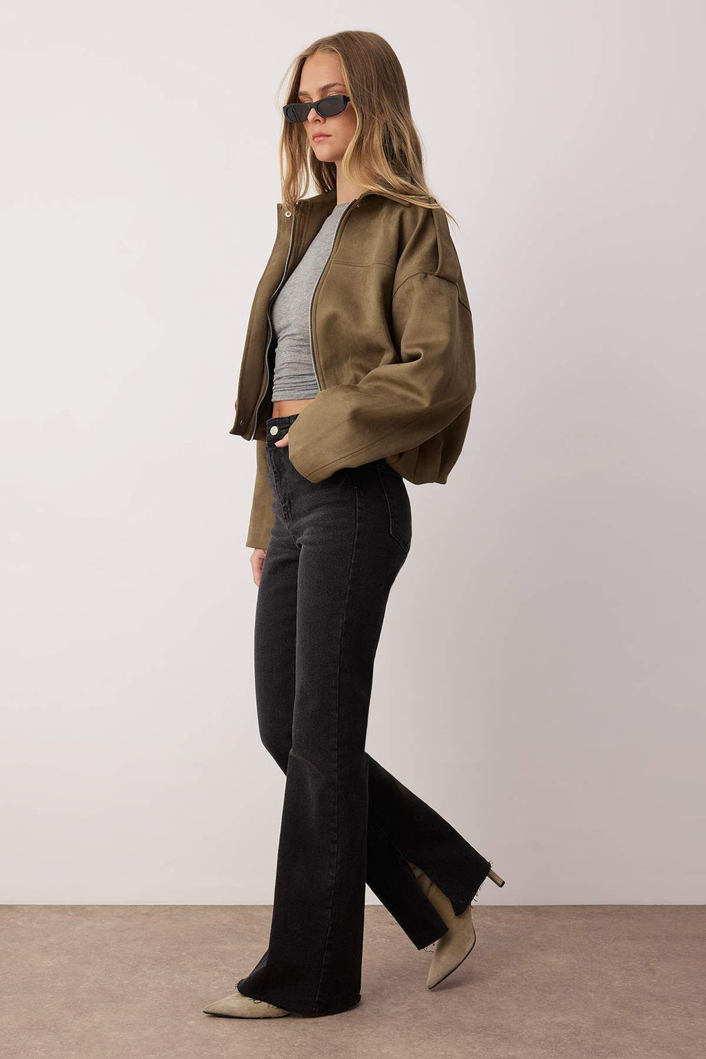 Siyah Y?rtmac Paca Detayl? Yuksek Bel Orta Esnek Flare Smoke Ispanyol Paca Jeans TWOAW26JE00022