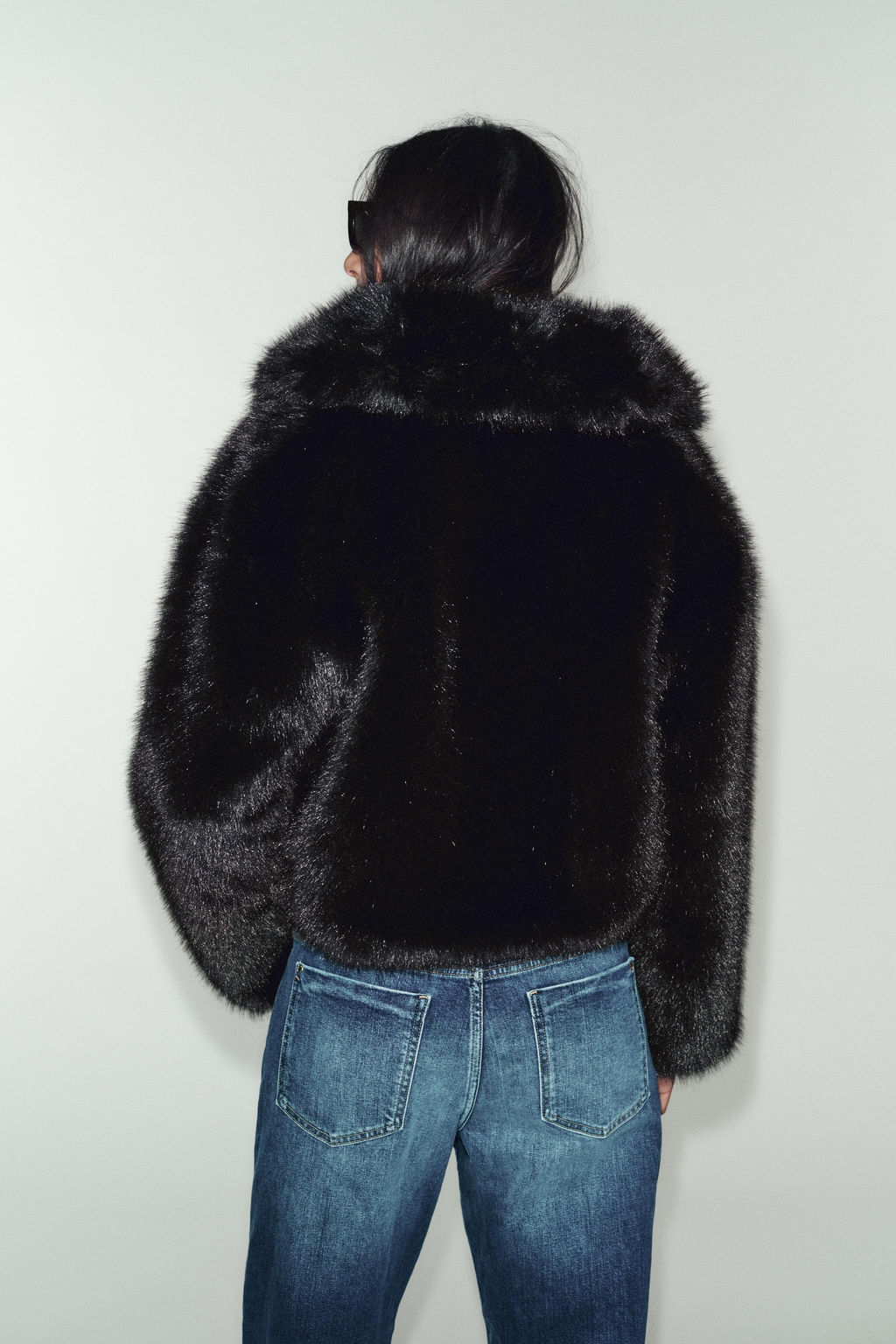 SHORT FAUX FUR COAT WITH LAPEL COLLAR - Zara фото 16
