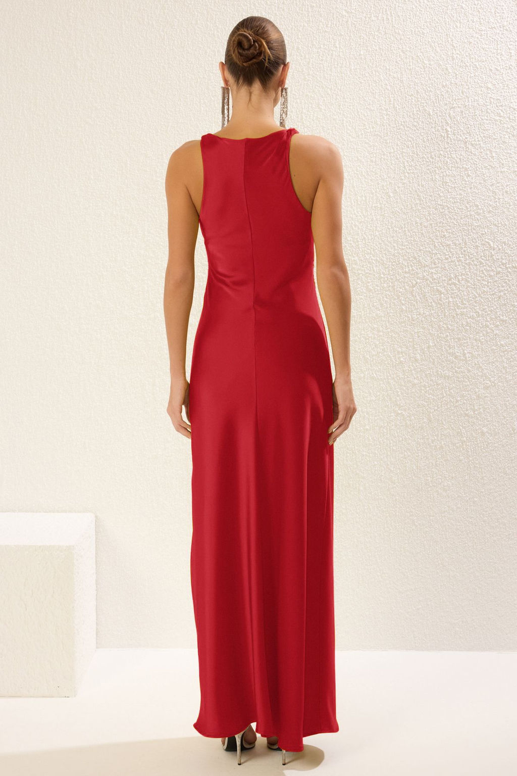 K?rm?z? Vucuda Oturan Saten Dokuma Maxi Abiye Gece Mezuniyet Elbisesi TPRSS25AE00066