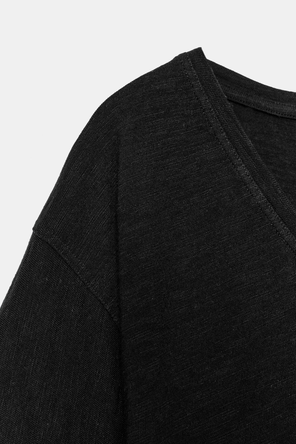 CAMISETA ESCOTE PICO / Negro - Zara фото 8