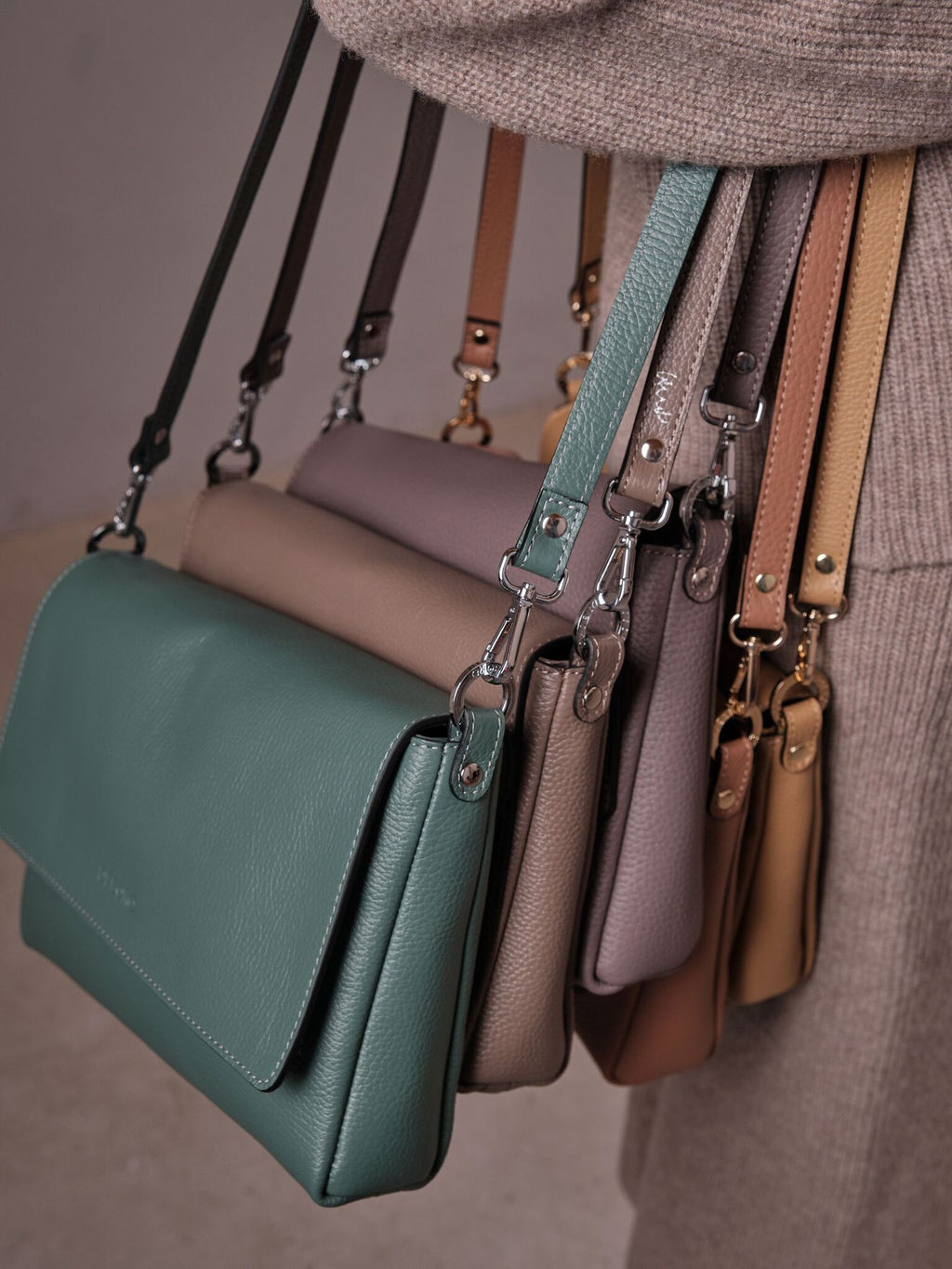 Сумка кожаная на плечо Deboro 30181 синяя волна