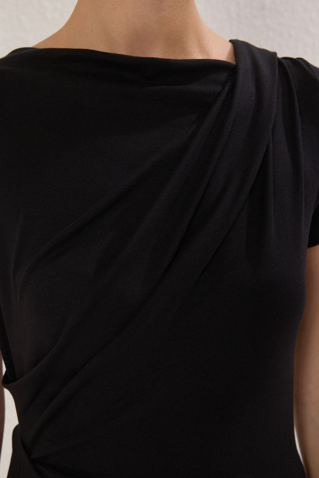 Siyah Buzgu/Drape Detayl? Fitted/Vucuda Oturan Orme Bluz TWOSS25BZ00278