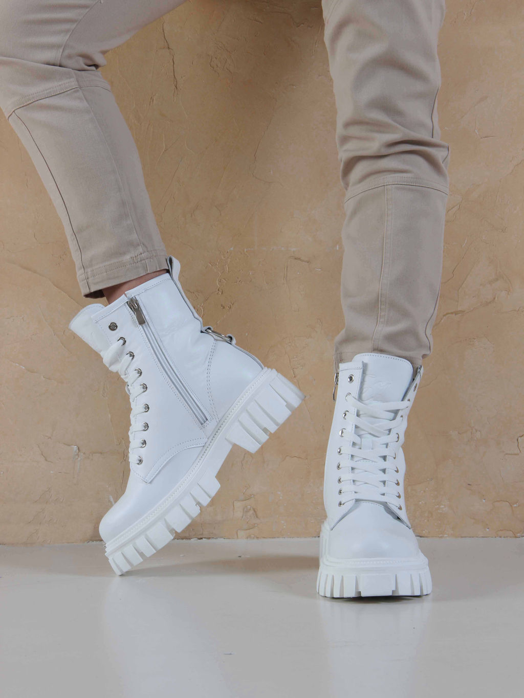 Ботинки 329.21153w. белые/Шерсть