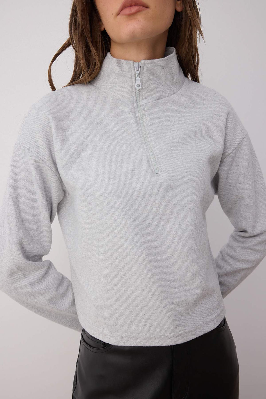 Gri Selanik/Triko Gorunumlu Fermuarl? Yaka Regular/Normal Kal?p Orme Sweatshirt TWOAW22SW0732