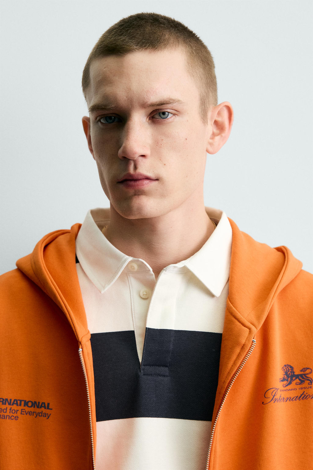SUDADERA CREMALLERA CAPUCHA TEXTOS CONTRASTE / Naranja - Zara фото 5