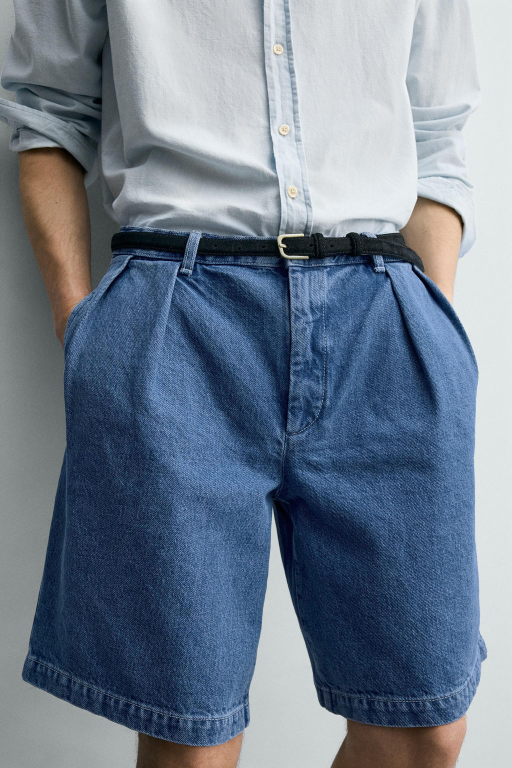 BERMUDA DENIM RELAXED FIT PLIEGUES / Azul