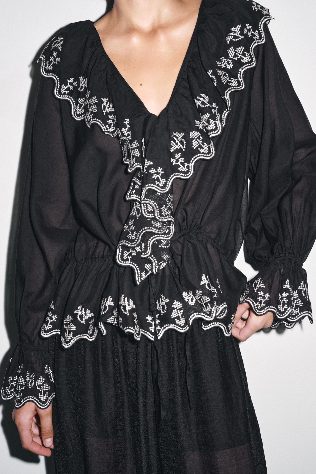 ZW COLLECTION EMBROIDERED RUFFLE BLOUSE - Zara фото 5