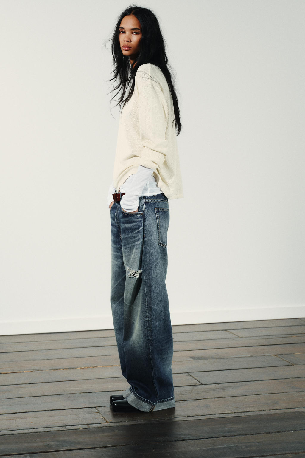 TRF BAGGY FOLDED RIPPED MID-WAIST JEANS - Zara фото 3