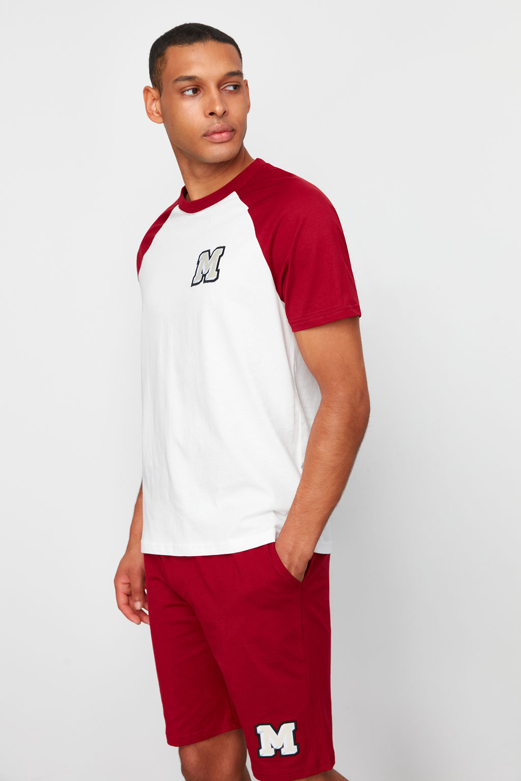 TRENDYOL MAN Bordo Ekru Nak?sl? Reglan Kol Orme Sortlu Pijama Tak?m? TMNSS24PT00007