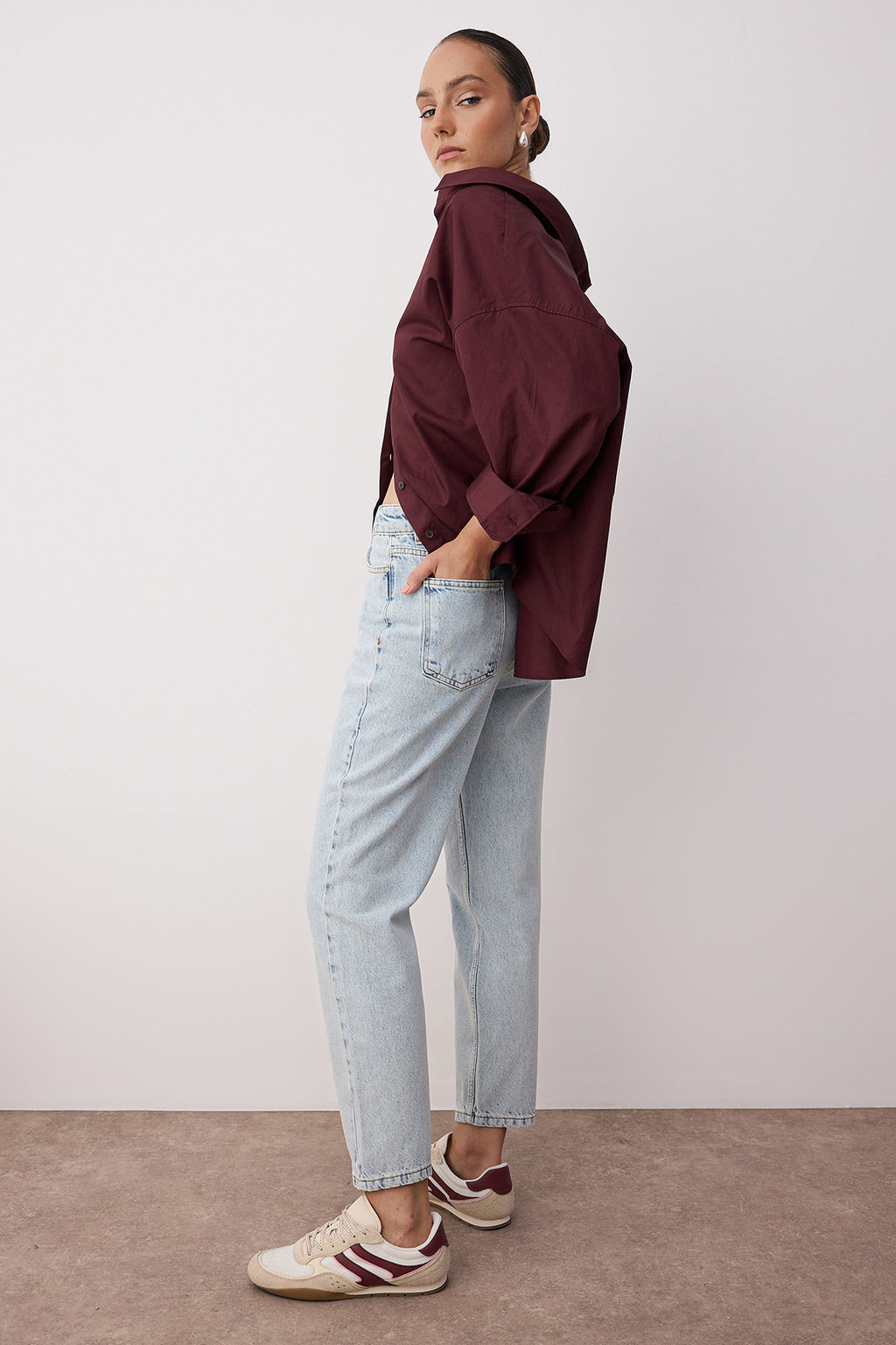 TRENDYOLMILLA Mavi Yuksek Bel Mom Jeans TWOSS23JE00085 фото 12