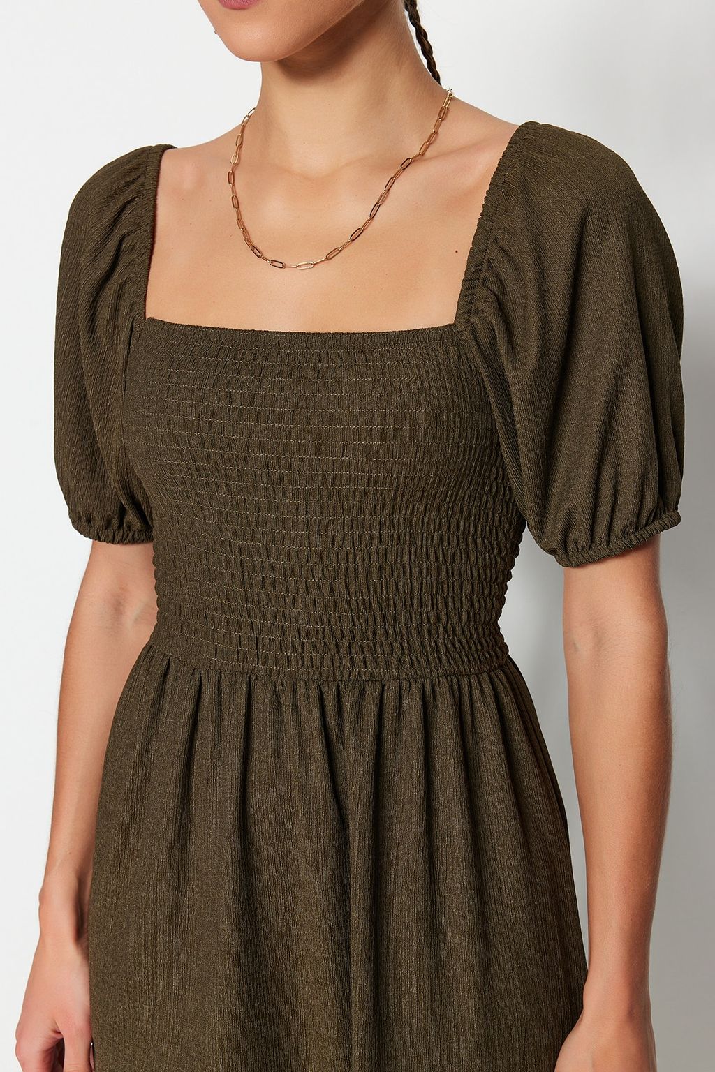 Haki Gipeli Belden Ac?lan/Skater Kare Yaka Balon Kol Midi Burumcuk Orme Elbise TWOSS22EL1088