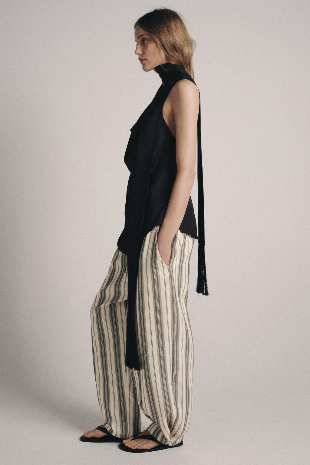 TOP HALTER PA?UELO FLECOS ZW COLLECTION / Negro - Zara фото 8