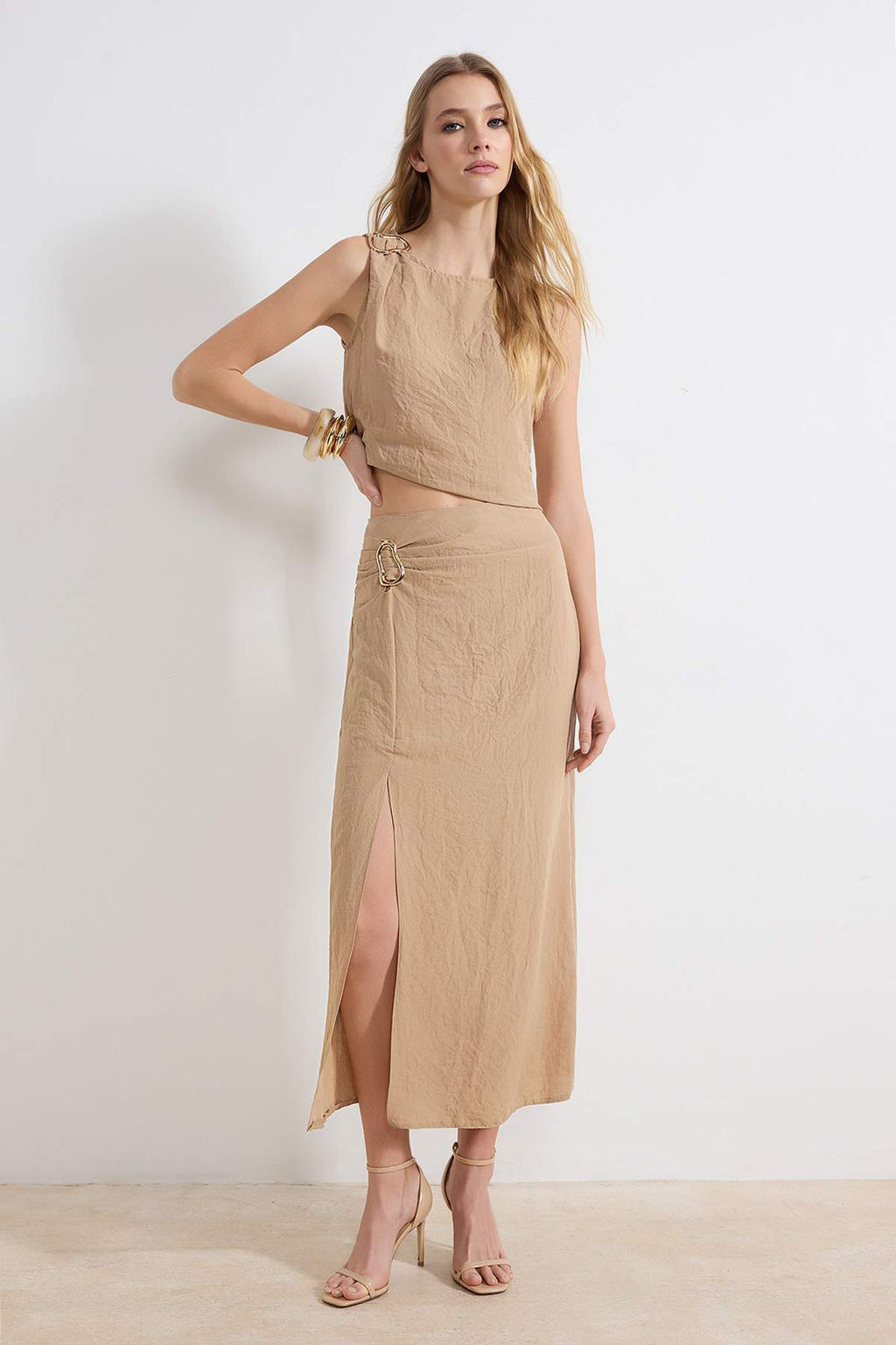 Bej Aksesuar ve Y?rtmac Detayl? Bluz-Etek Dokuma Alt - Ust Tak?m TWOSS26AU00034