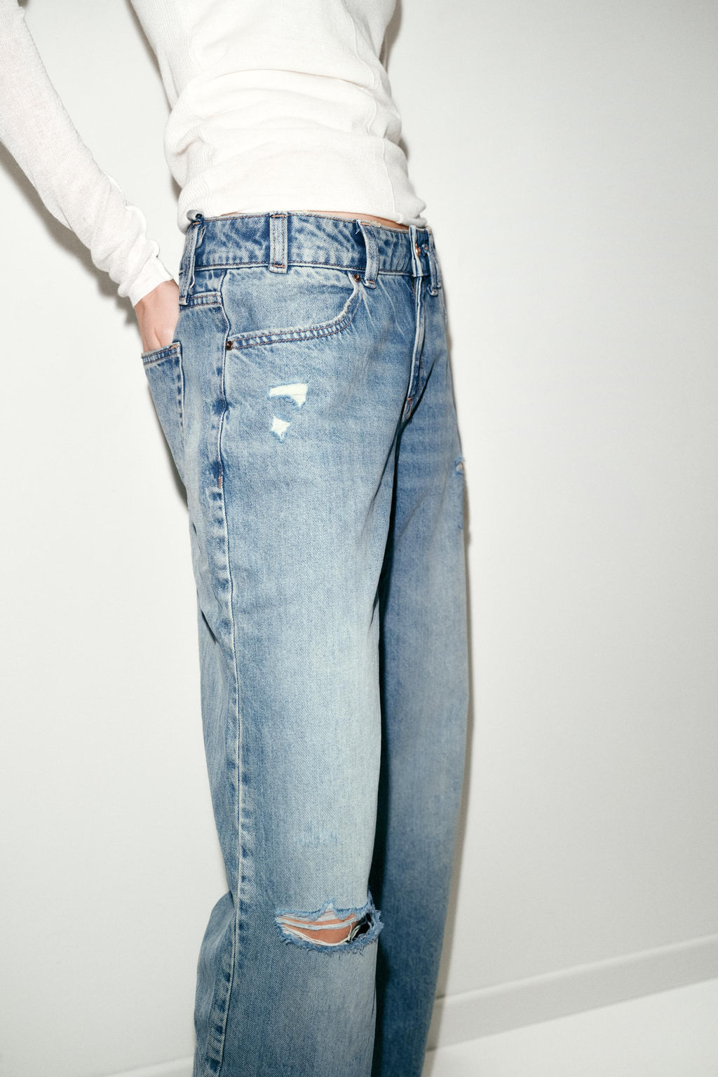 JEANS Z1975 STRAIGHT LOW-RISE RIPPED - Zara фото 17