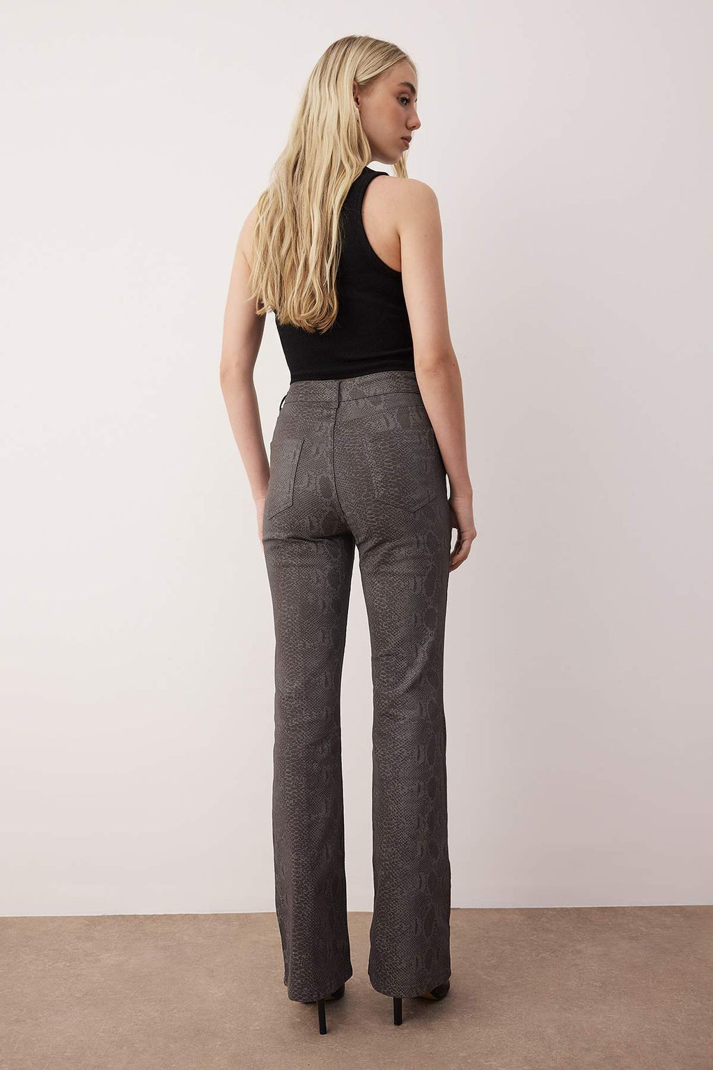Cok Renkli Normal Bel Y?lan Desenli Ispanyol Paca Flare Jeans TWOAW26JE00115 - Trendyolmilla фото 4