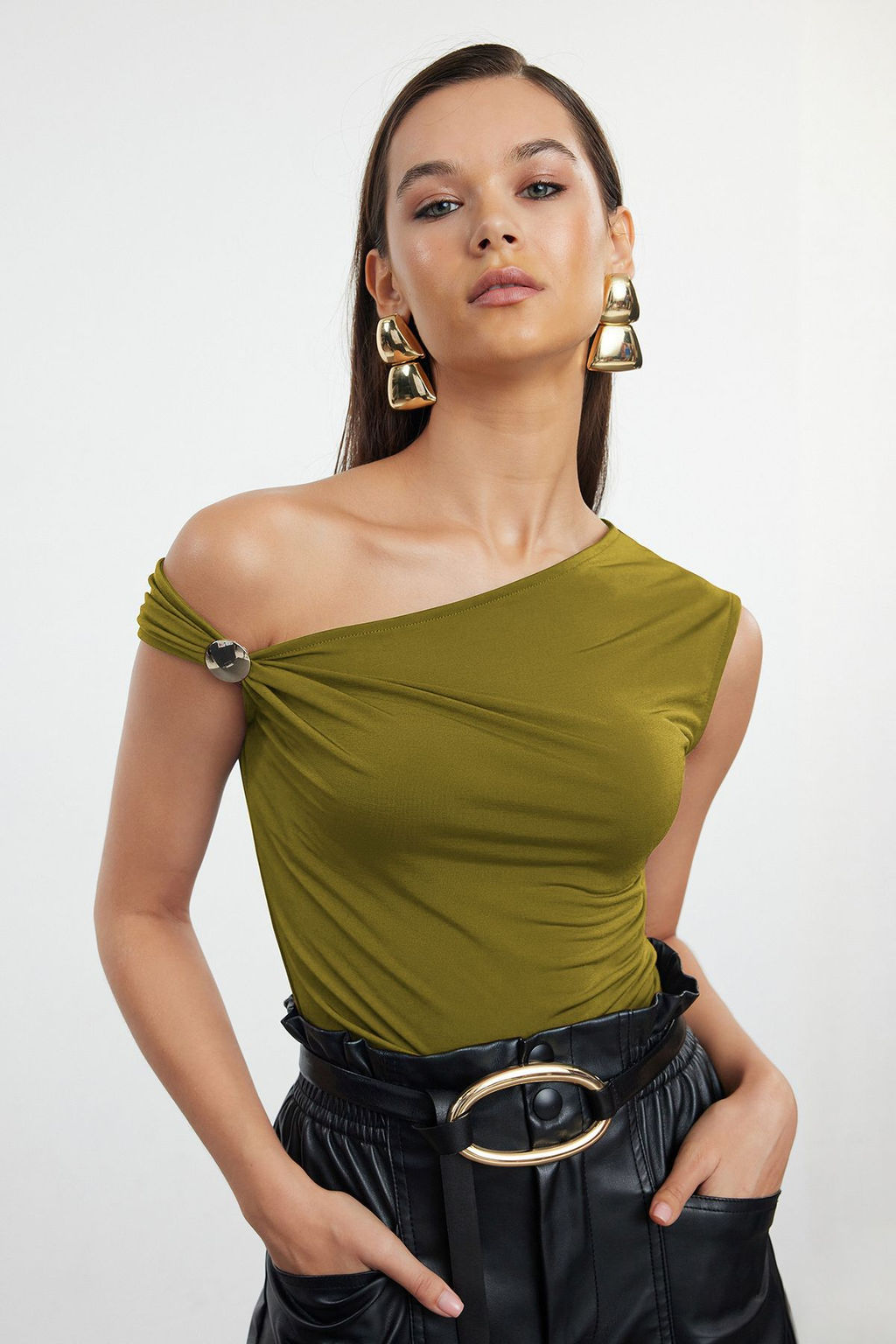 Trendyolmilla Kahverengi Metal Aksesuarl? Orme Bluz TPRSS24BZ00007