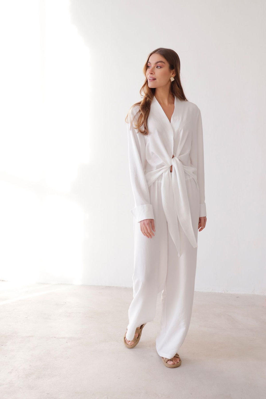 10528 Костюм из рубашки и брюк белый - Martichelli фото 2