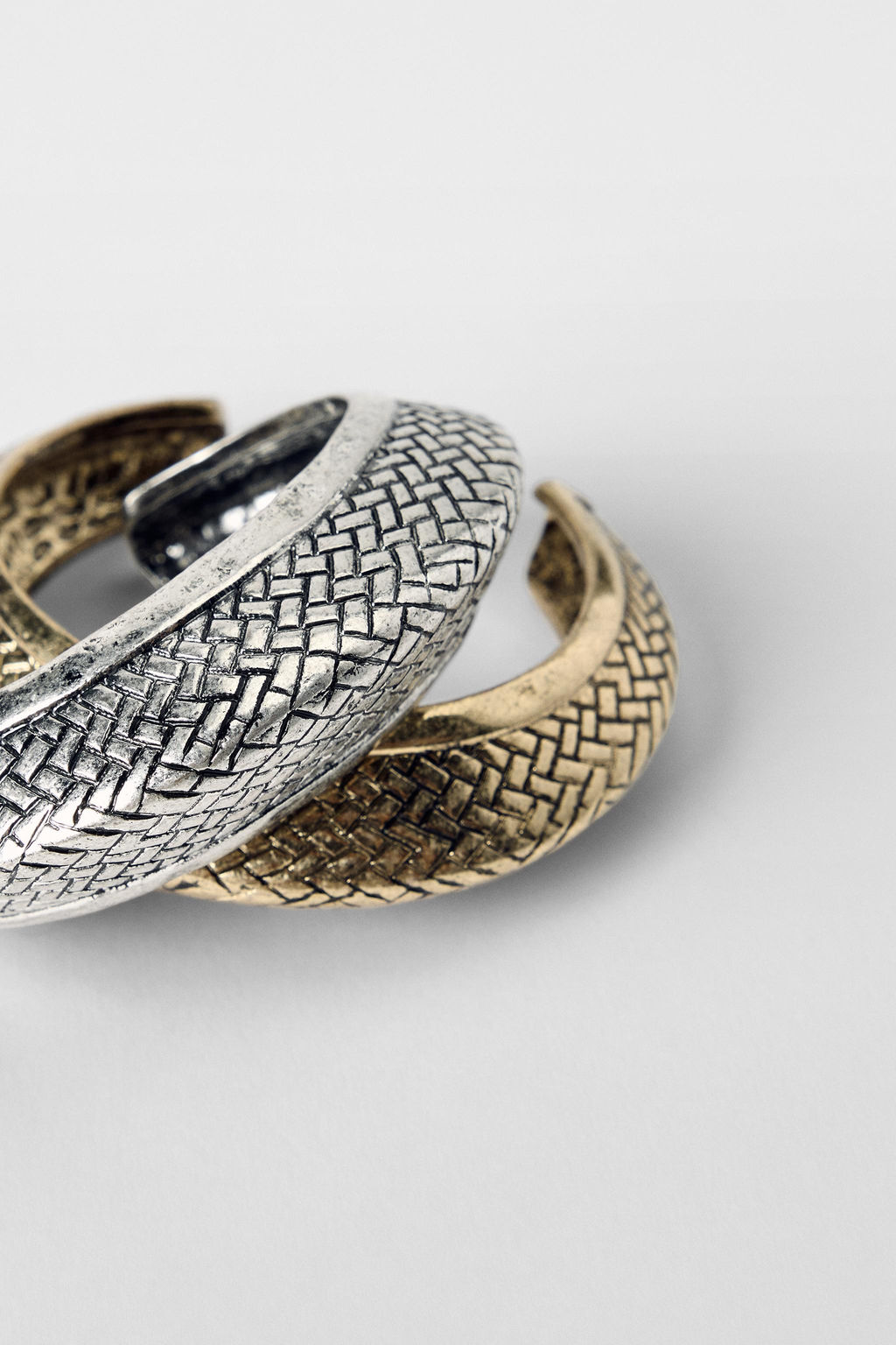 PACK OF 2 TEXTURED RIGID CUFFS KATE MOSS X ZARA  фото 3