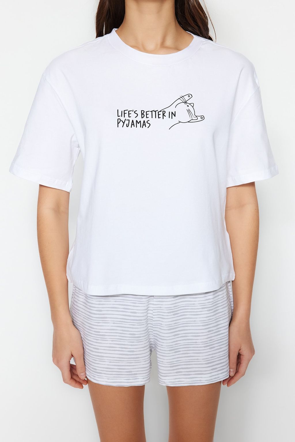 Trendyolmilla Ac?k Mavi Pamuklu Cizgili Slogan Bask?l? Sortlu Orme Pijama Tak?m? THMSS23PT00228  фото 3