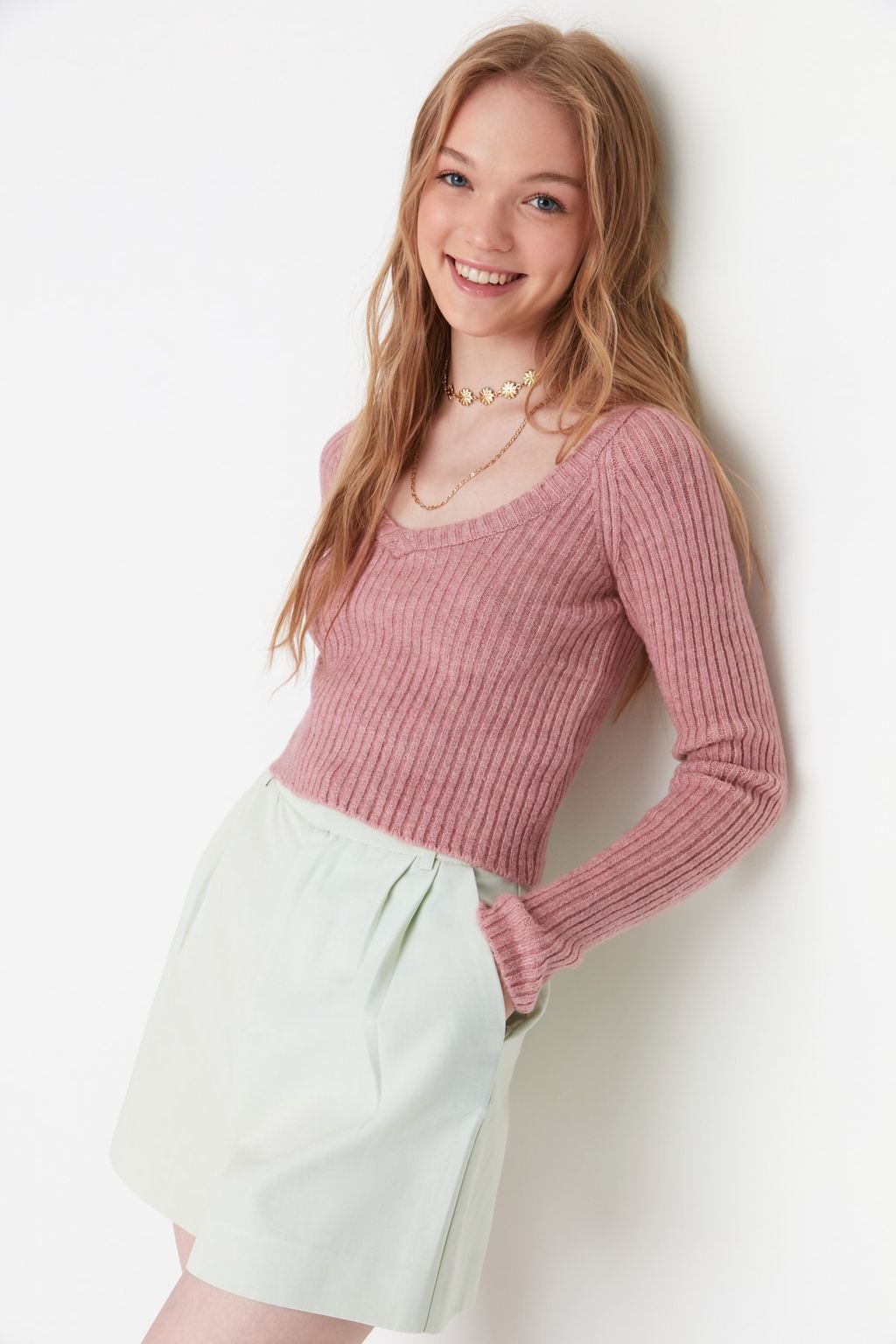 Gul Kurusu Crop Yumusak Dokulu Basic Triko Kazak TWOAW22KZ1453 - Trendyolmilla фото 3