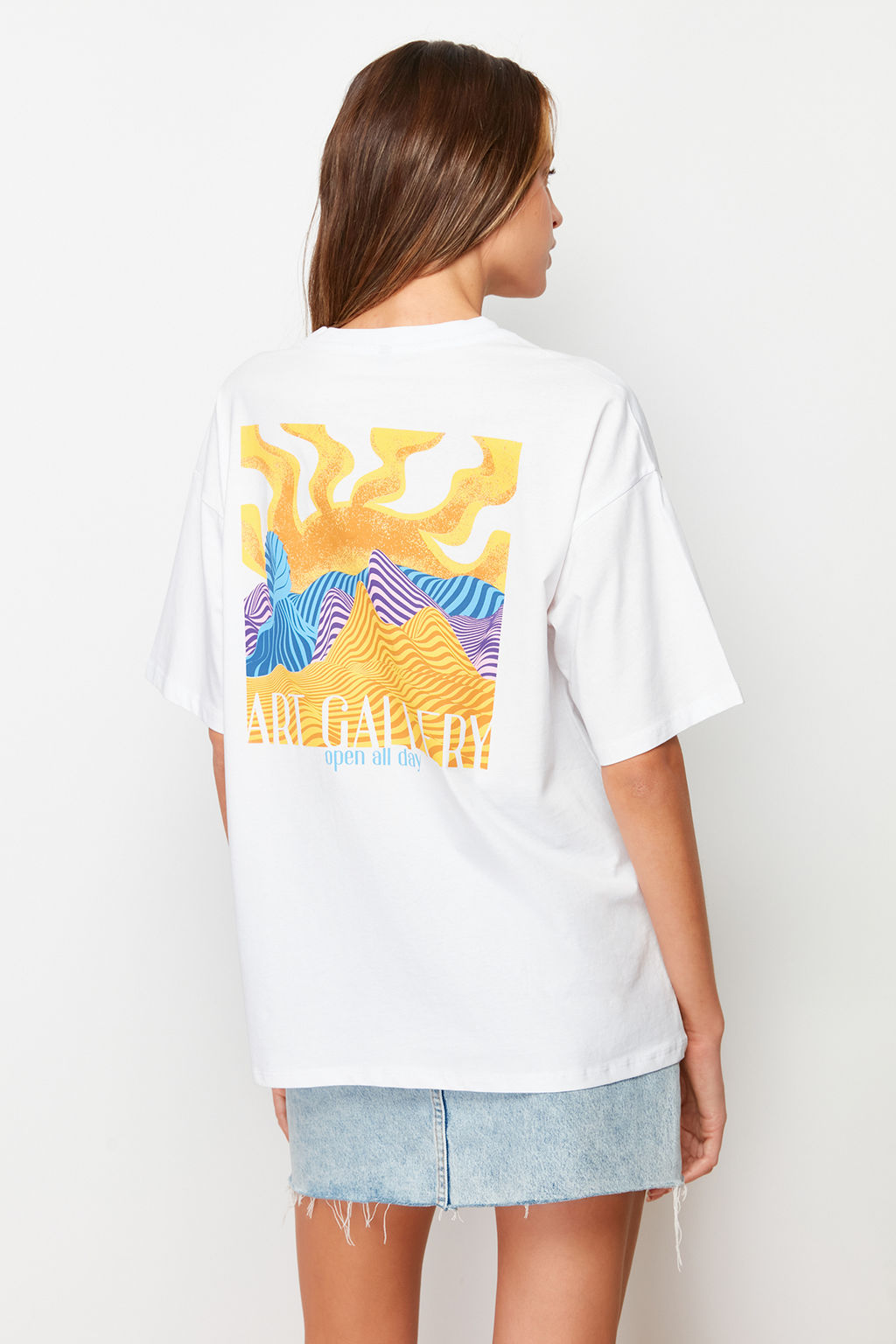 TRENDYOLMILLA Beyaz %100 Pamuk On ve Arka Bask?l? Boyfriend Fit Bisiklet Yaka Orme T-Shirt TWOSS23TS00057  фото 18