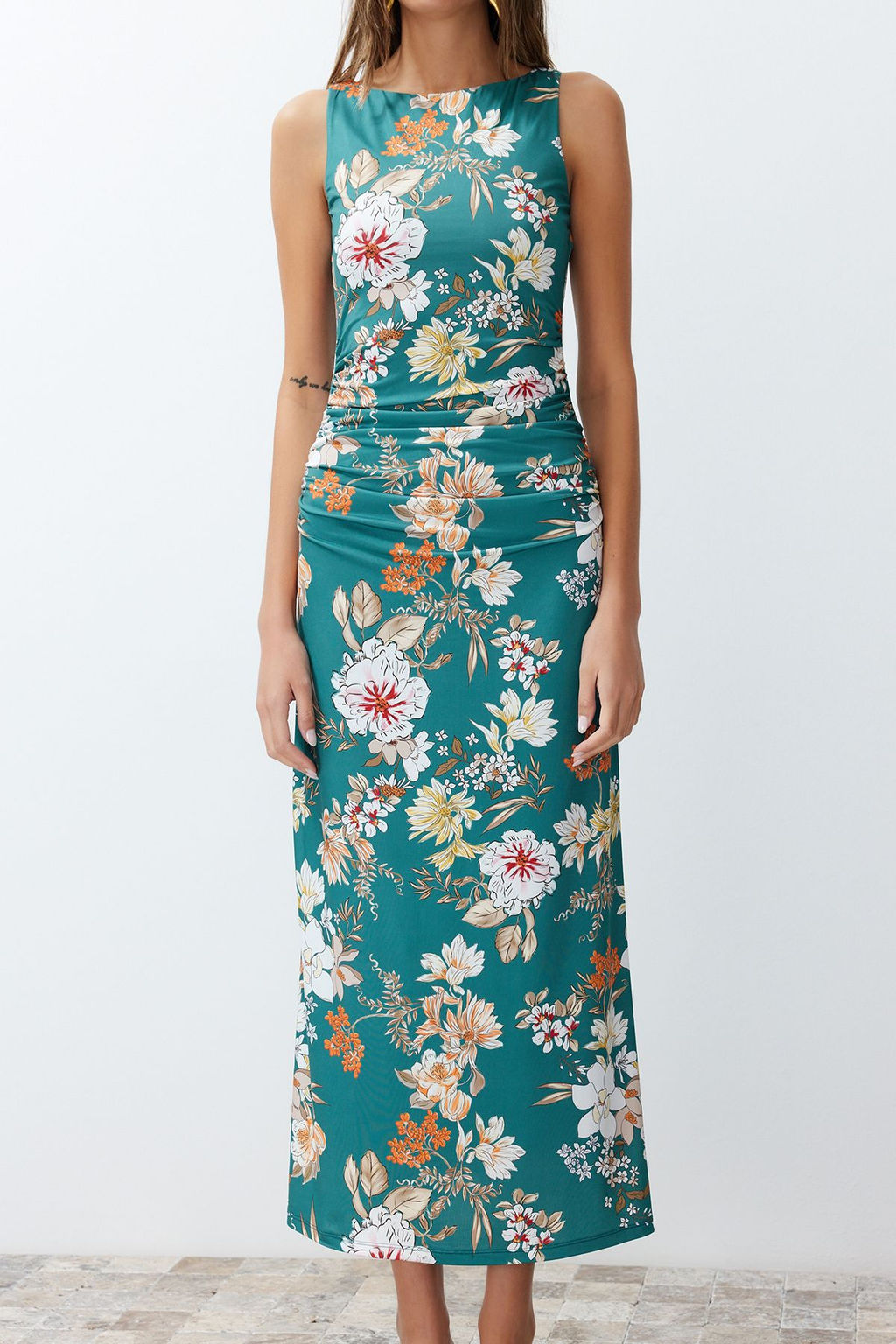 Yesil Cicekli Bask?l? Parlak Yuzeyli Kay?k Kaya Vucuda Oturan Esnek Orme Kalem Elbise TWOSS24EL00528