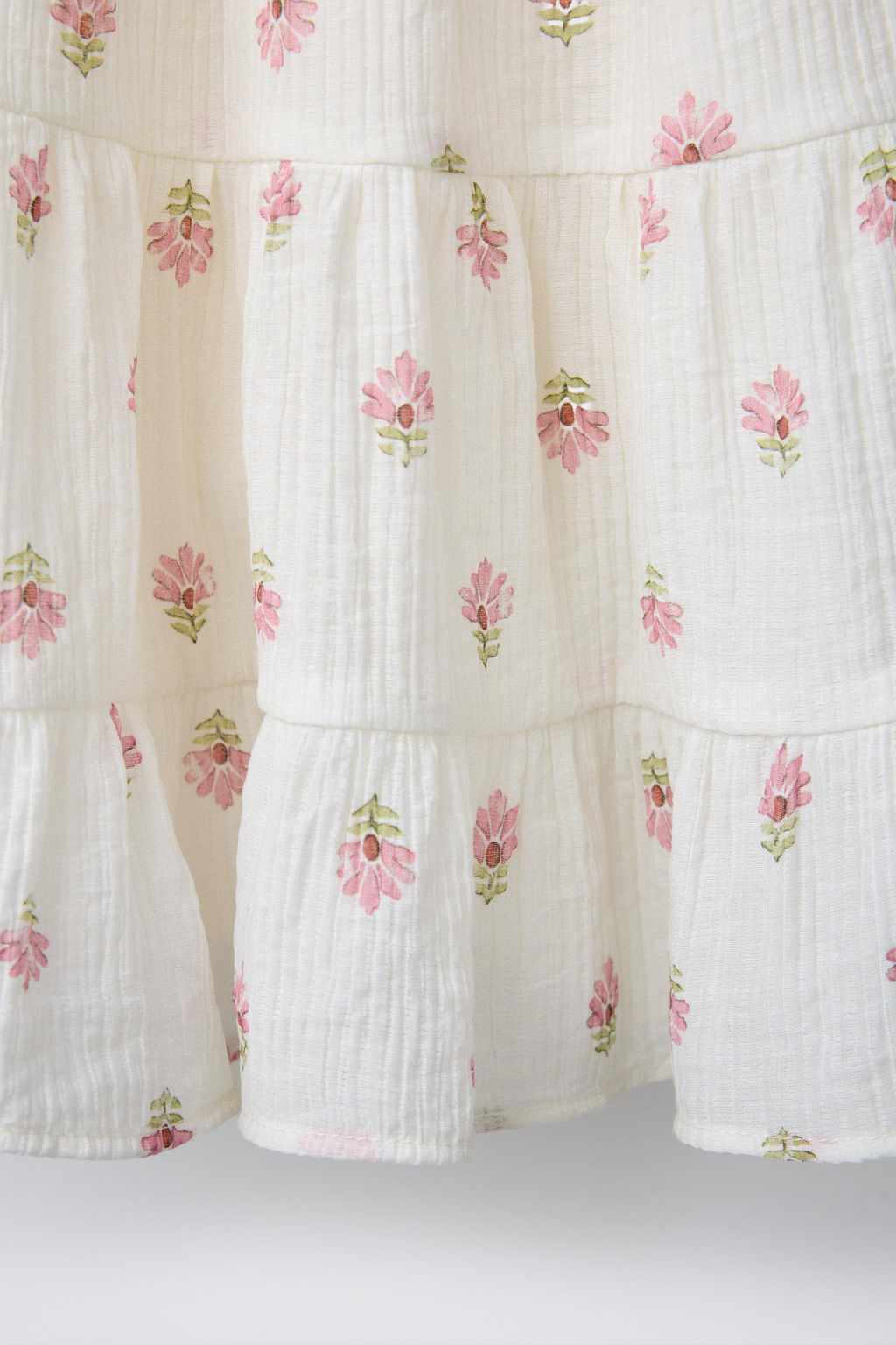 FLORAL TEXTURED DRESS WITH RUFFLES - Zara фото 4