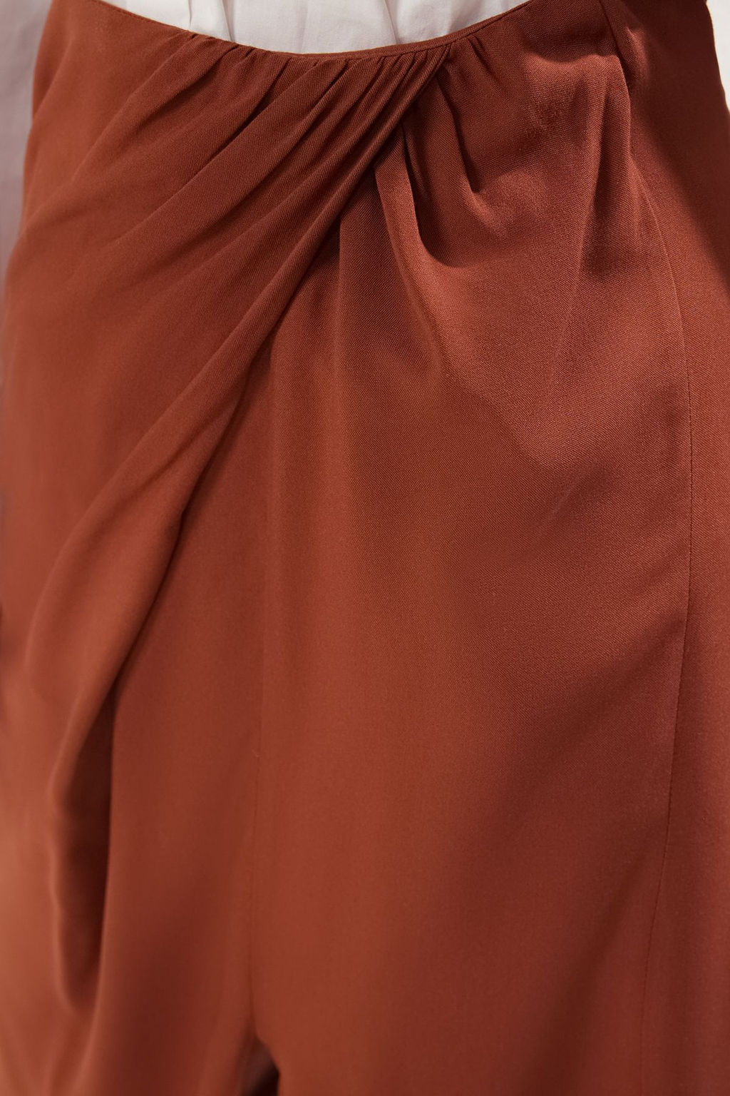 TRENDYOLMILLA Kahverengi Dokumlu Kumas Buzgu Detayl? Y?rtmacl? Maxi Boy Dokuma Etek TWOSS25ET00094 фото 5