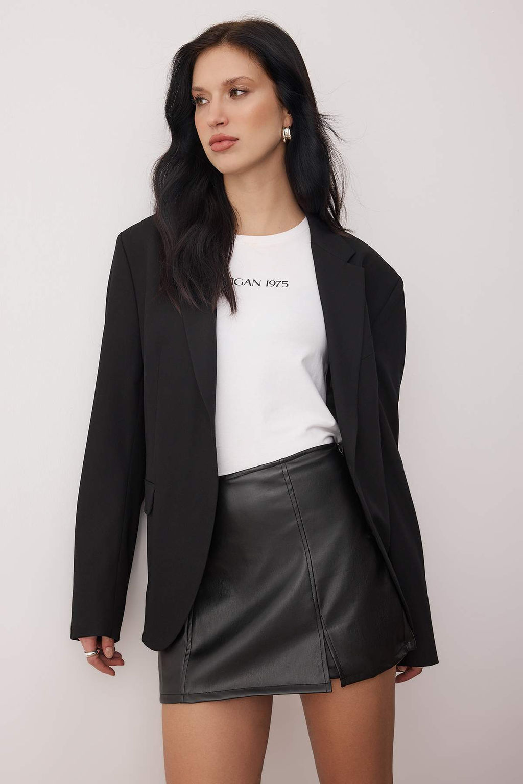 Siyah Suni Deri Mini Sort Etek Sort & Bermuda TWOAW26SR00057