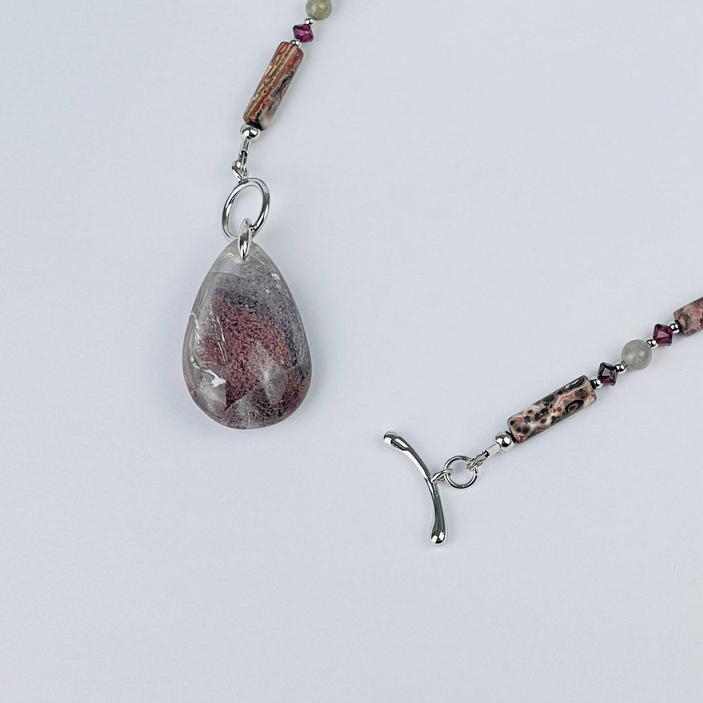 Колье из леопардовой Яшмы, Лабрадора, Граната и Лодолита