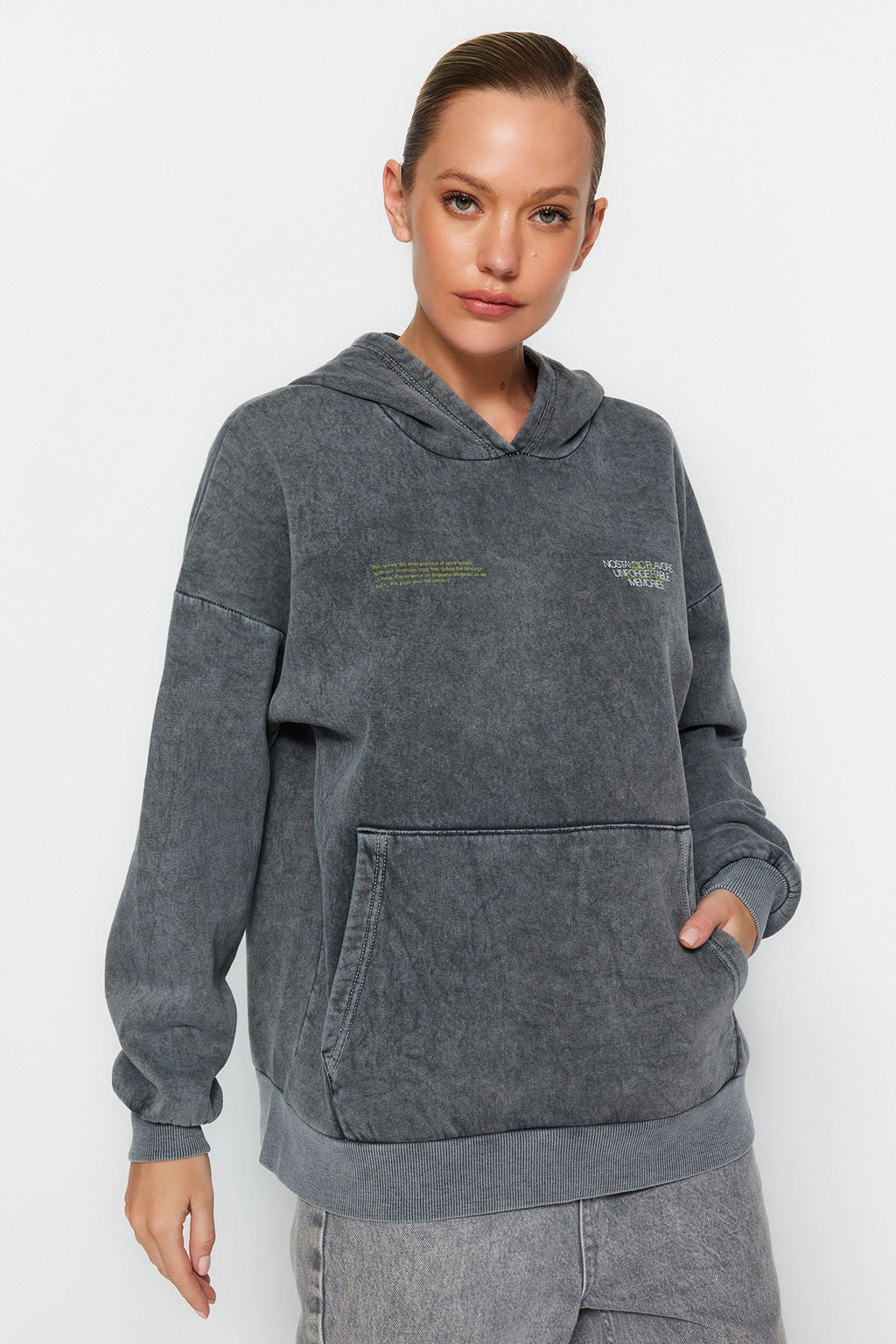 TRENDYOLMILLA Antrasit Kal?n Ici Polarl? Y?kama Efektli Oversize/Genis Kal?p Orme Sweatshirt TWOAW24SW00230  фото 2