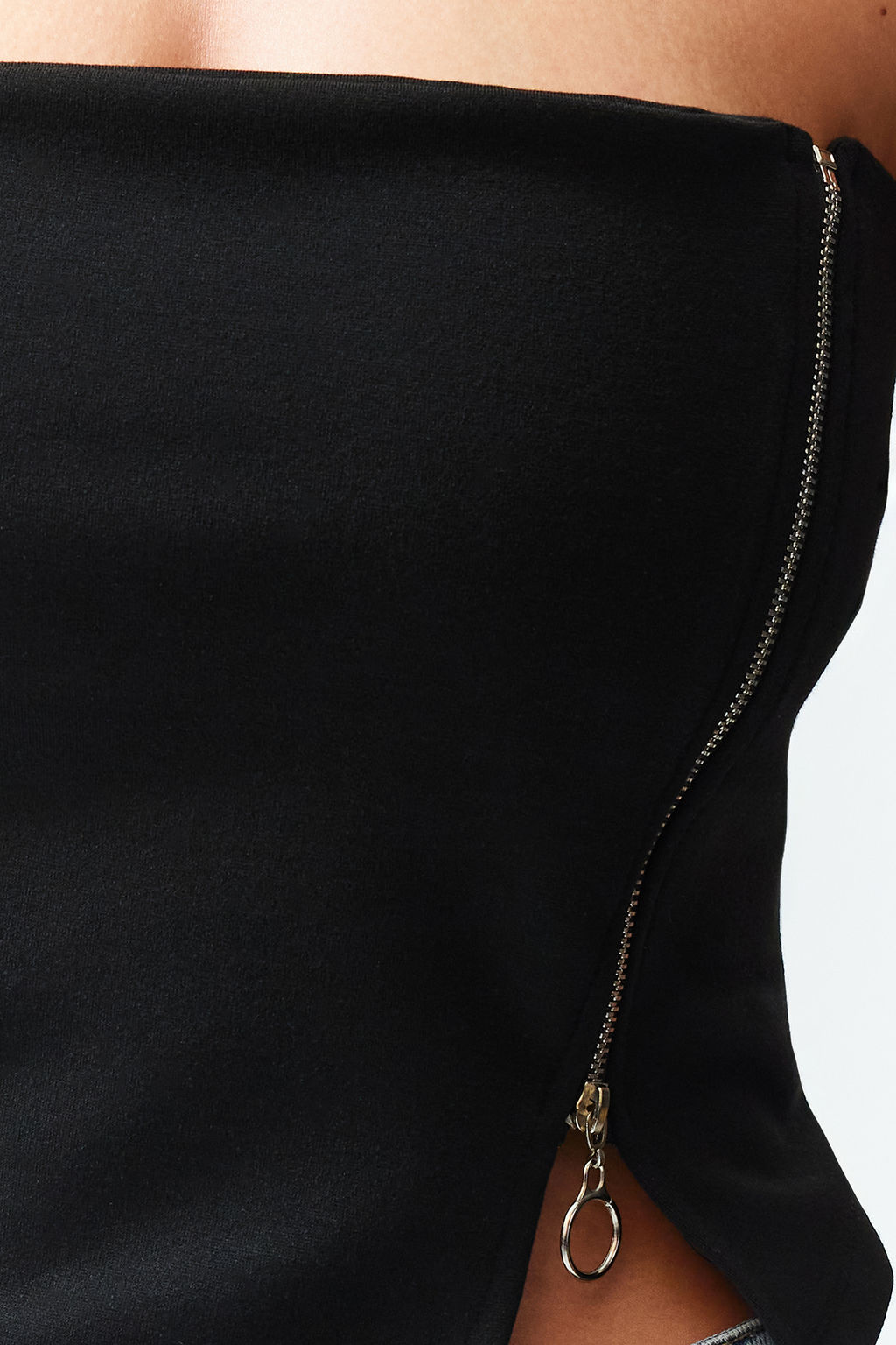 Trendyolmilla Siyah Fermuarl? Asimetrik Straplez Crop Orme Bluz TWOSS24BZ00071 фото 4