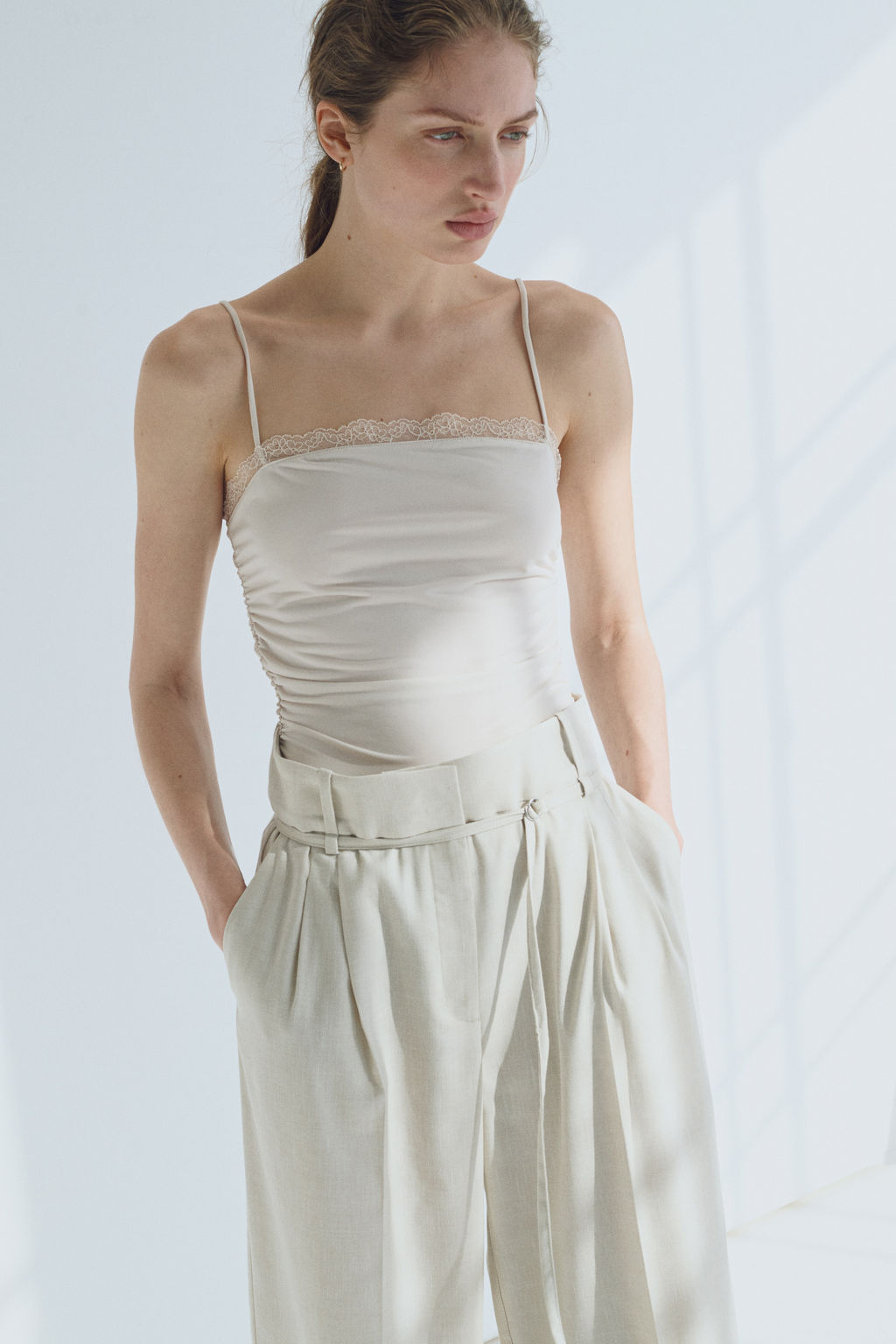 Top de tirantes finos con ribete de encaje - H&m фото 6