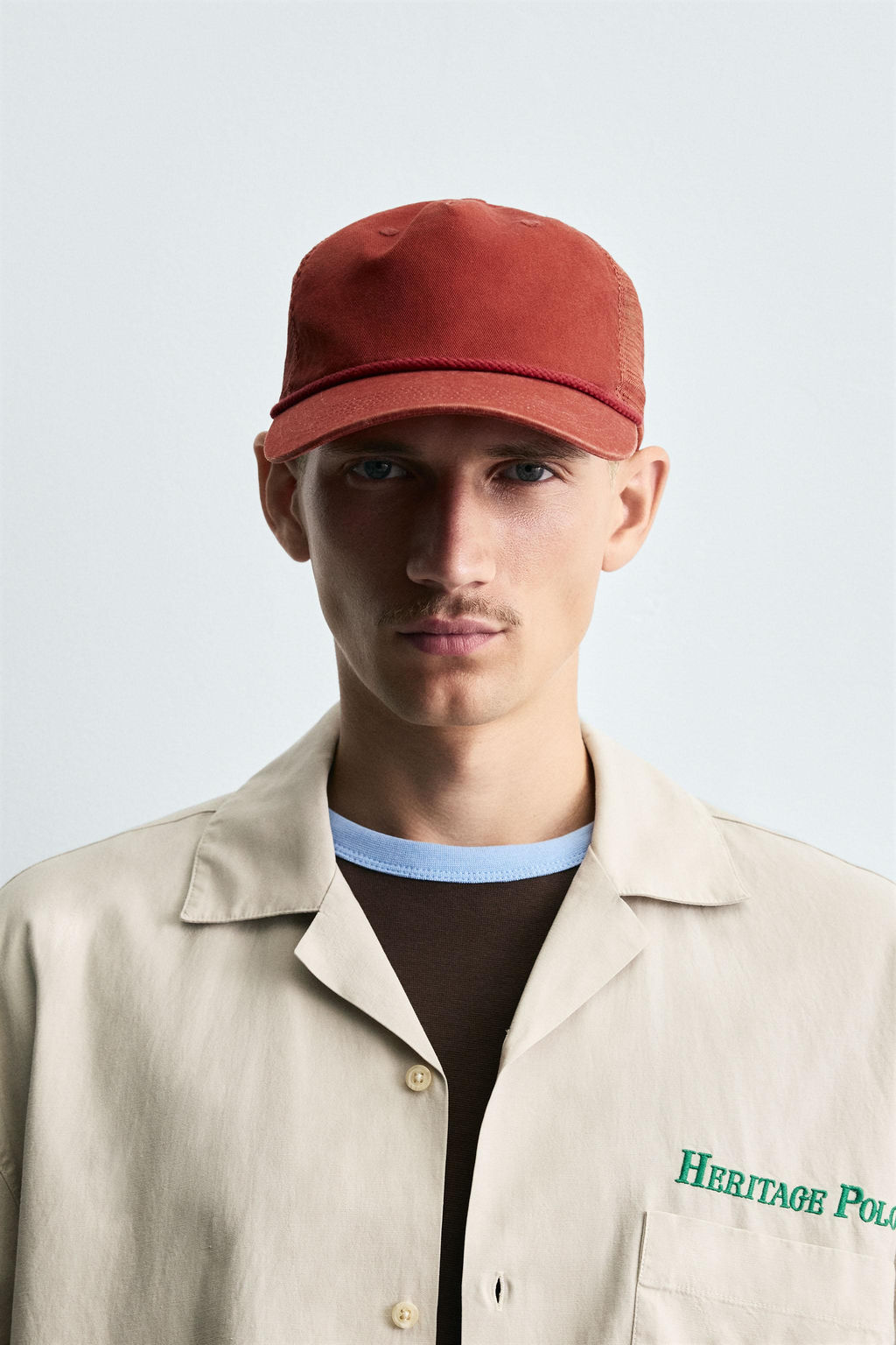 MESH CAP WITH DRAWSTRING