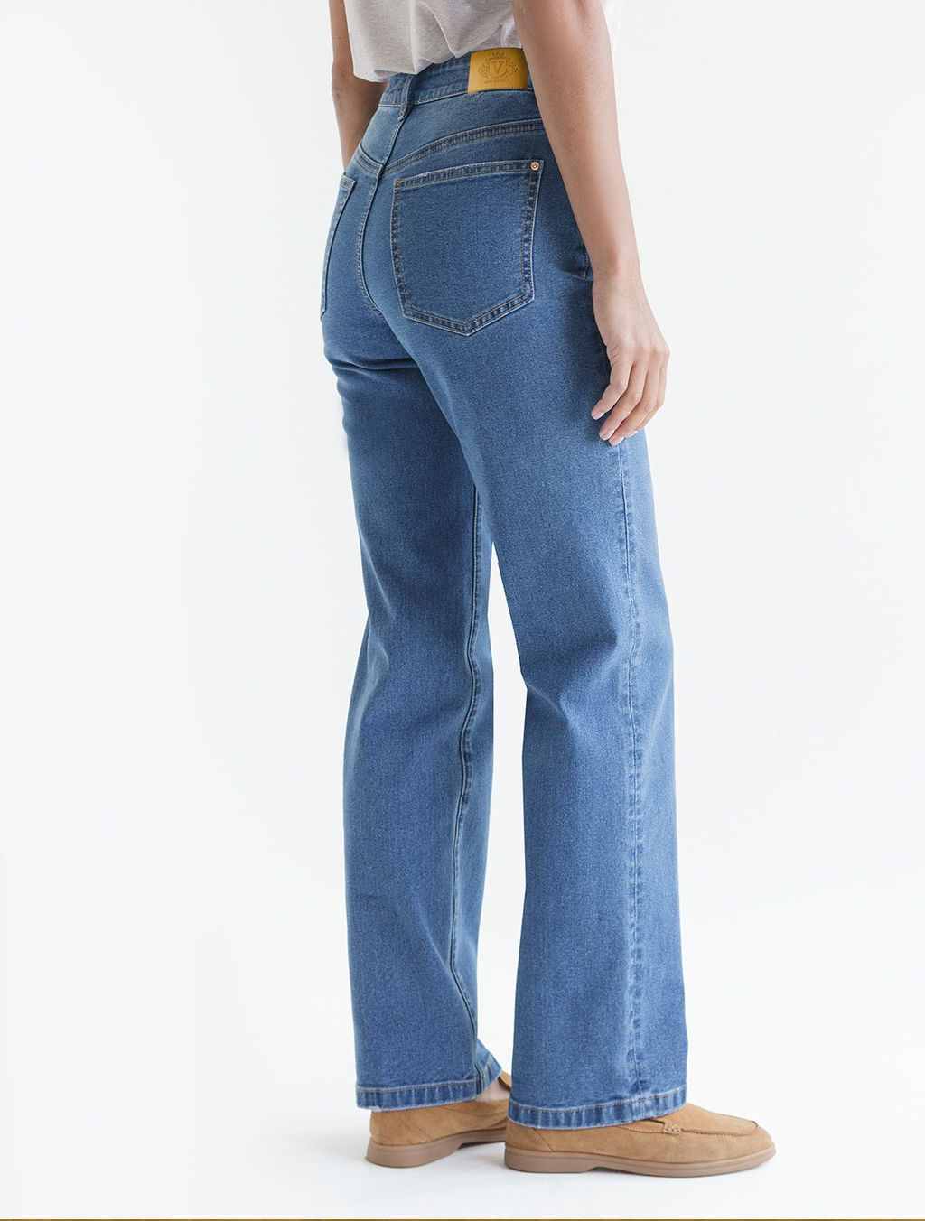 Джинсы классические с декоративной стиркой из эластичного денима